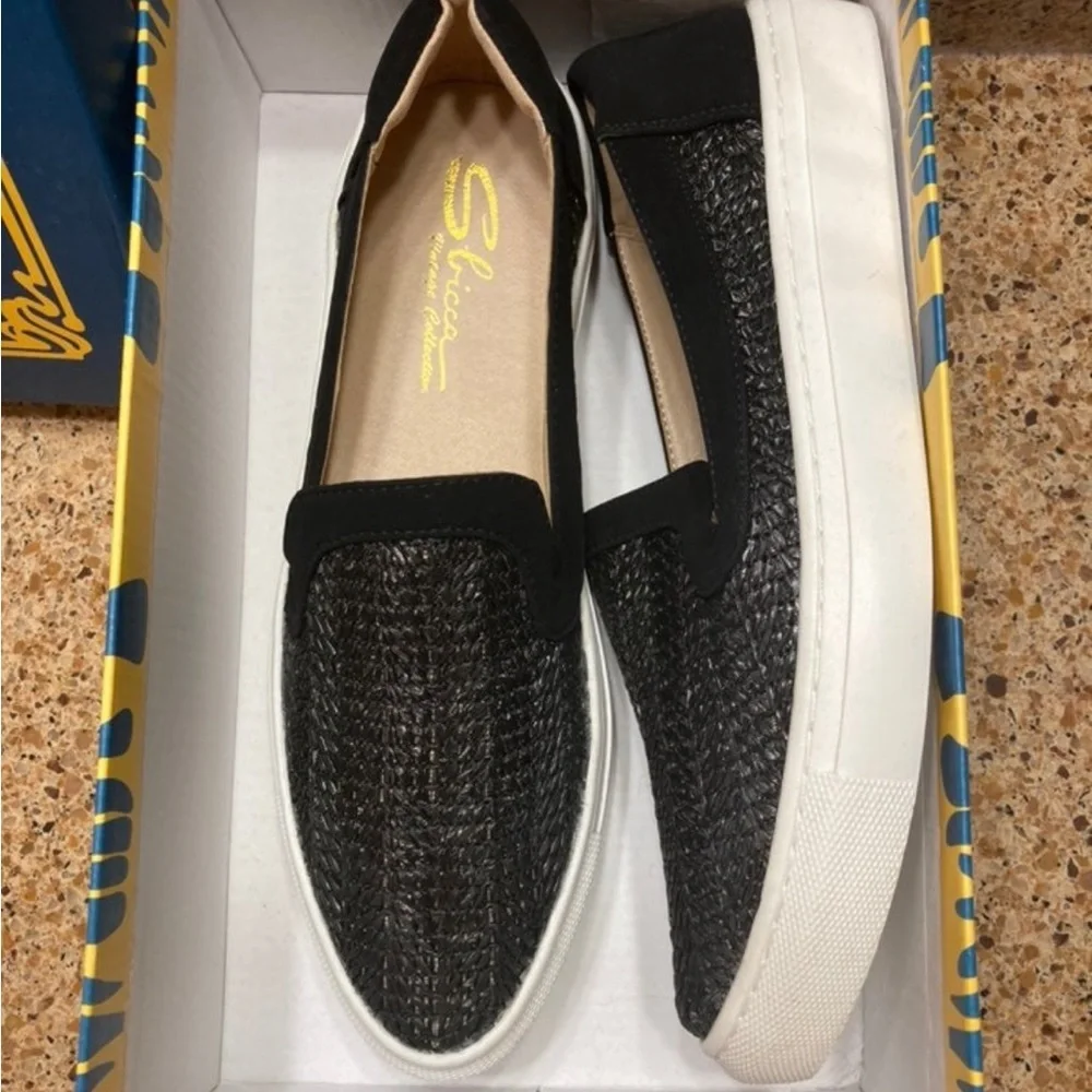 Sbicca Vintage Collection Slip On Sneakers Size 8.5 New